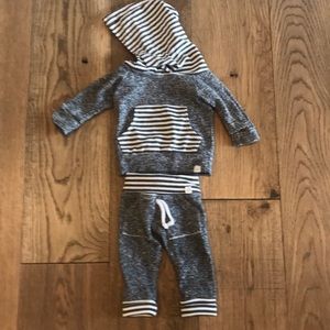 Lulu and too sweatsuit